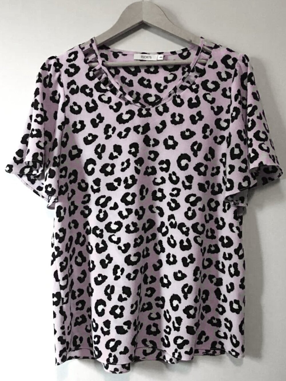 Ricki’s Pale Pink Lavender Leopard Print Flutter Sleeve Cut Out Blouse - M